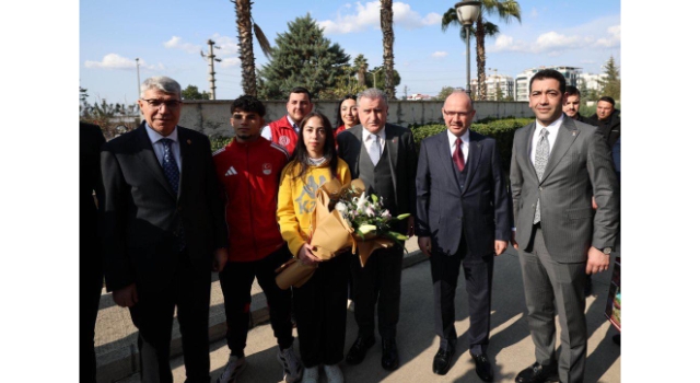 Gençlik ve Spor Bakanı Osman Aşkın Bak Osmani...